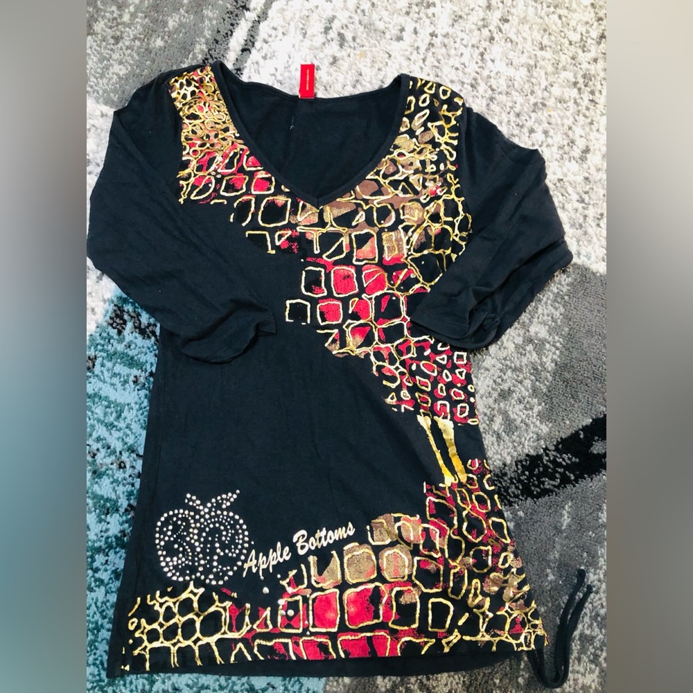 Women’s apple bottom top